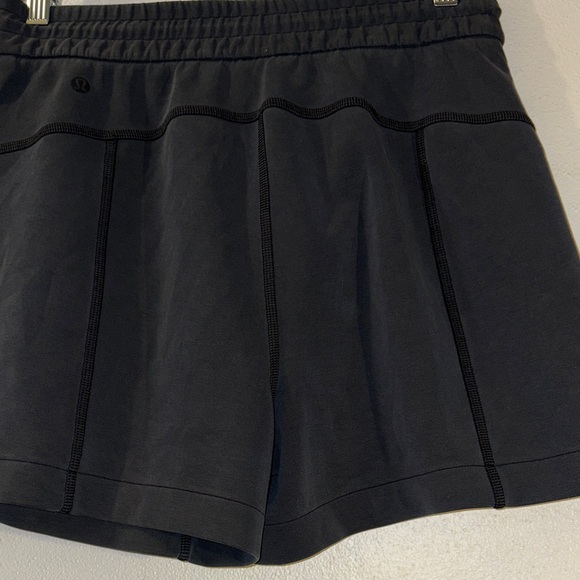 Lululemon Athletica Black Athletic Shorts size 8 - Picture 8 of 9
